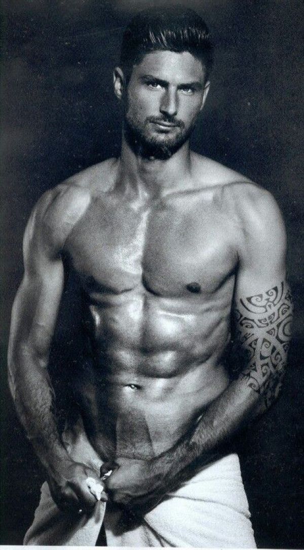 "Cỗ máy tốc độ" của đội tuyển Pháp - tiền đạo Oliver Giroud phải làm gì để giữ phong độ